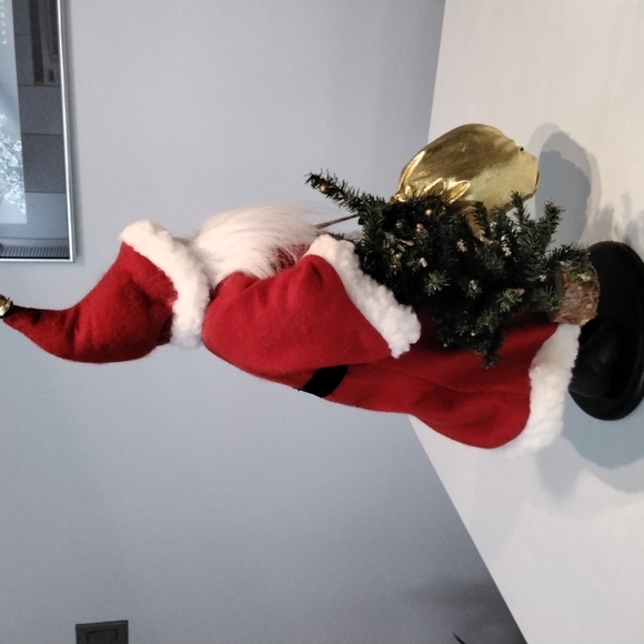 18" Santa - Picture 3 of 7